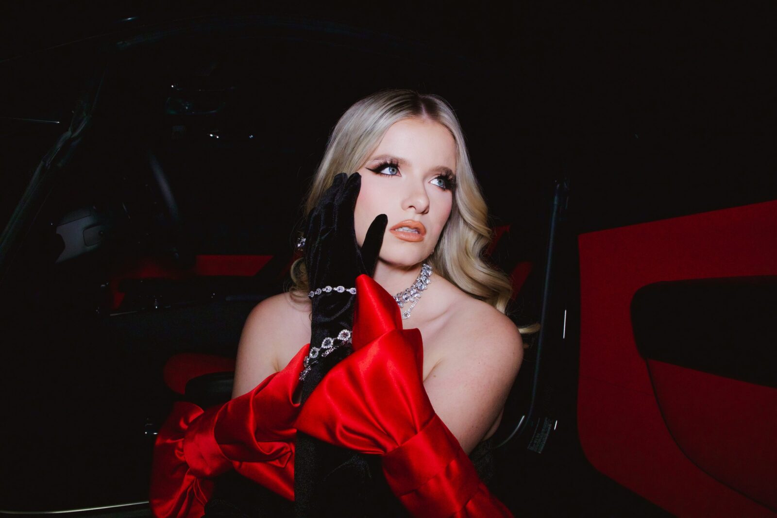 Exclusive Interview with Emerging Artist, Izza