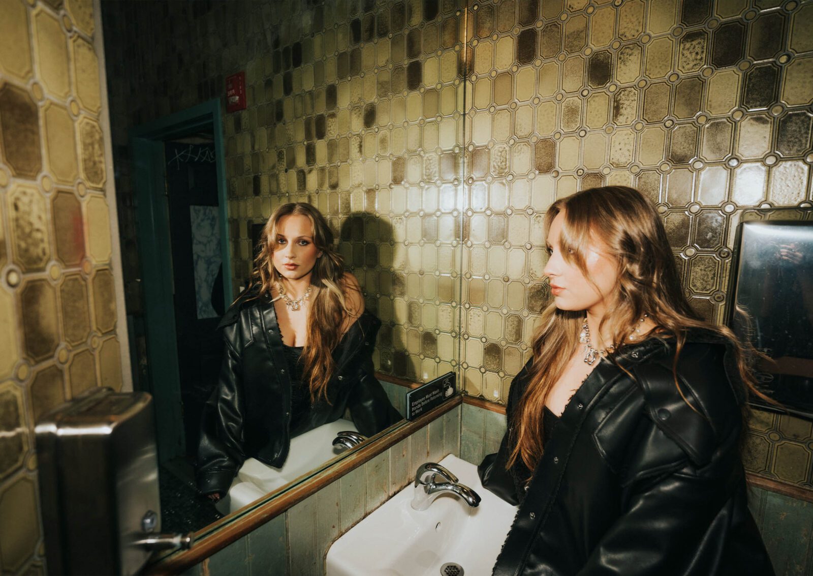 WomenOutLoud! : Ashley Kutcher Releases Her New Single ‘Matchbox’