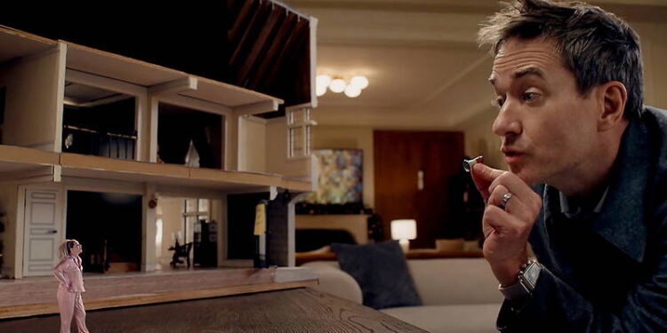 Teaser: Elizabeth Banks & Matthew Macfadyen In Peacock Comedy Series ‘The Miniature Wife’