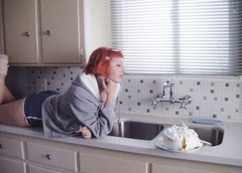 Amelia Moore Embraces Her Next Chapter with “prom queen”