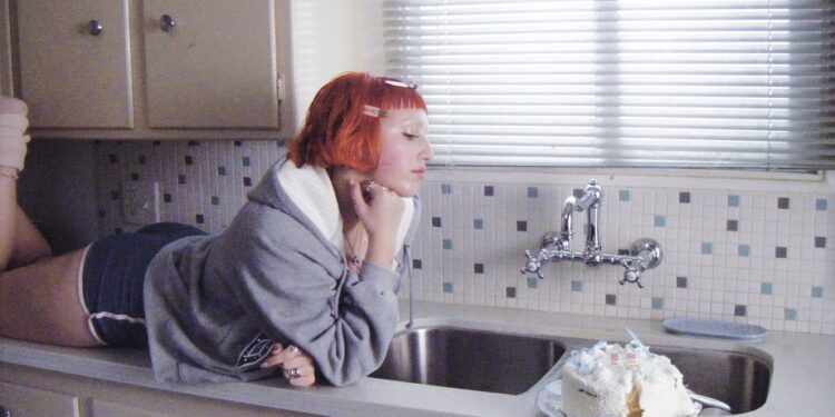 Amelia Moore Embraces Her Next Chapter with “prom queen”