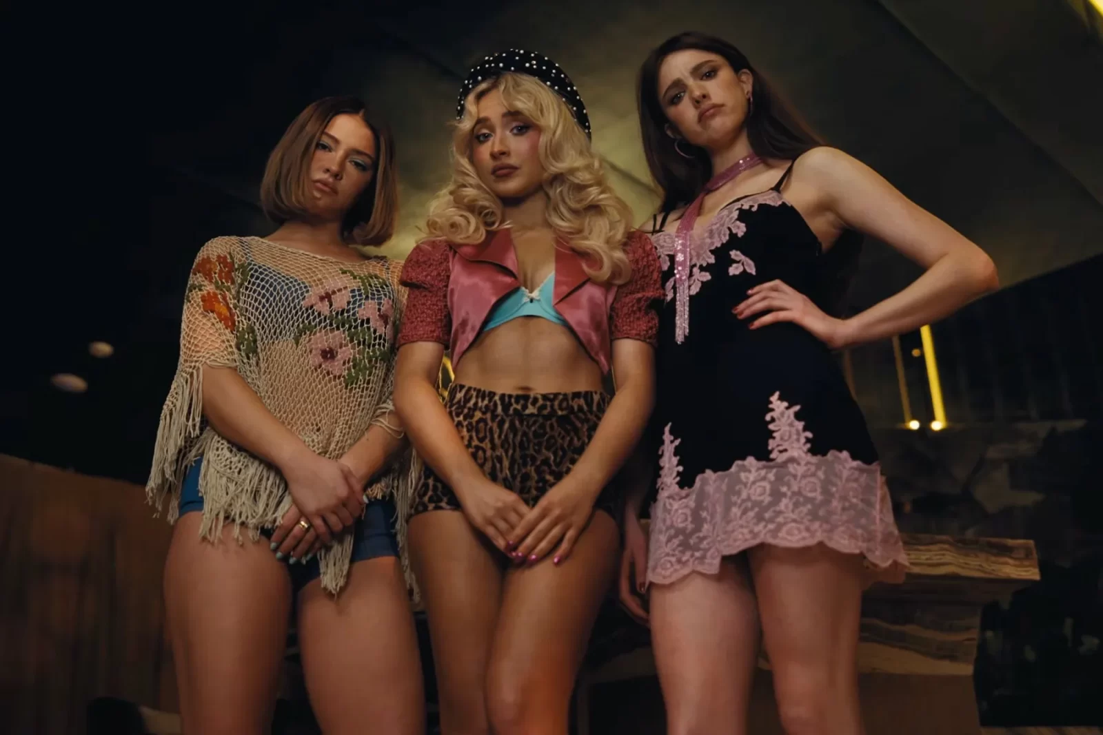 WomenOutLoud! : Sabrina Carpenter, Margaret Qualley, Madelyn Cline Team Up For “House Tour” Music Video