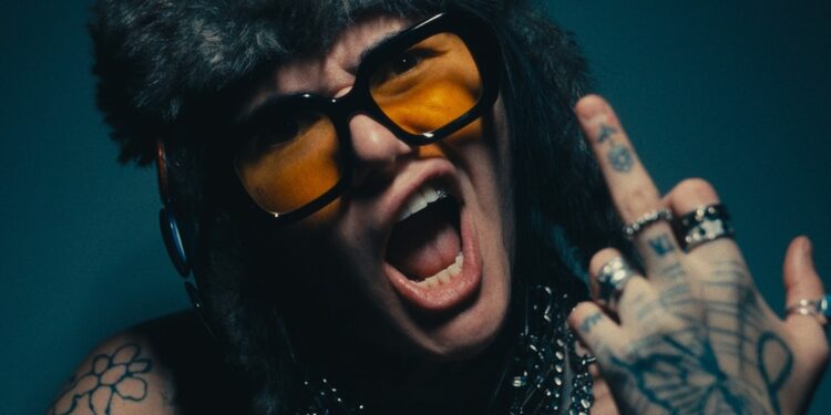 INsiders Guide: CHLOE STAR, Griffin Brown, knitting, BABYMETAL, Hélène…