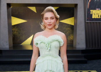 Florence Pugh to Star in and Produce Fantasy Drama “The Midnight Library”
