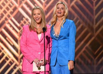 Lisa Kudrow and Mira Sorvino Reunite for ‘Romy and Michele’s High School Reunion’ Sequel