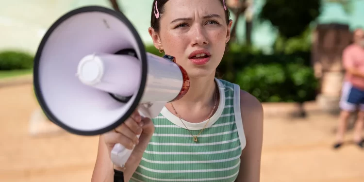 Trailer: Sophia Bush, Jerry O’Connell and Violet McGraw in ‘Summer’s Last Resort’