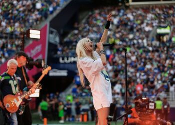 Taylor Momsen Reunites With Soundgarden for Special Seahawks Halftime Performance