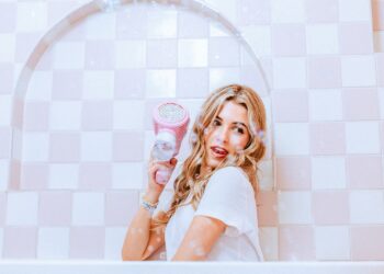 Siena Fantini Turns a Summer Fling Into an Irresistible Pop Anthem With ‘cross country’