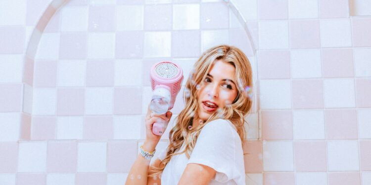 Siena Fantini Turns a Summer Fling Into an Irresistible Pop Anthem With ‘cross country’